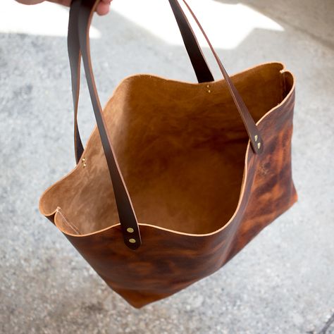 Diy Leather Tote Bag, Tote Bag Pattern Leather, Diy Leather Tote, Leather Bag Tutorial, Tote Bag Tutorial, Leather Bag Pattern, Diy Leather Bag, Bag Tutorial, Brown Leather Bag