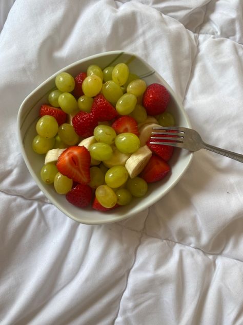 Fruit Bowl Healthy, Fruits Bowl Aesthetic, Proccesed Foods, Bowl Of Fruit Aesthetic, Fruit Bowls Aesthetic, Summer Food Healthy, Healthy Bowl Aesthetic, Fruit Platter Aesthetic, Fruit Bowls Ideas