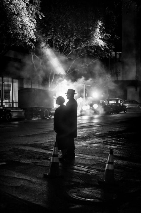 Spotlight Photography, Leica M10, Monochrome Photo, Street Photography People, Photography People, Photography Black And White, 4th Street, Leica Camera, Neo Noir