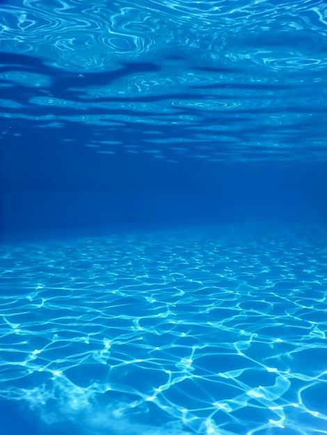 Fondo de piscina vacía bajo el agua | Premium Photo #Freepik #photo #piscina-olimpica #fondo-piscina #agua-piscina #fondo-agua Pool Blue, Piscina Aesthetic, Swimming Pictures, Pool Cleaning, Fluttershy, Screen Savers, Phone Wallpaper, Swimming, Pool