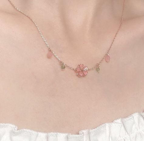 Flower Necklace Aesthetic, Crystal Necklace Designs, Edgy Necklace, Gold Flower Necklace, Cherry Blossom Necklace, Whimsical Necklace, Vintage Gold Necklace, Necklace Aesthetic, Boho Chic Necklace