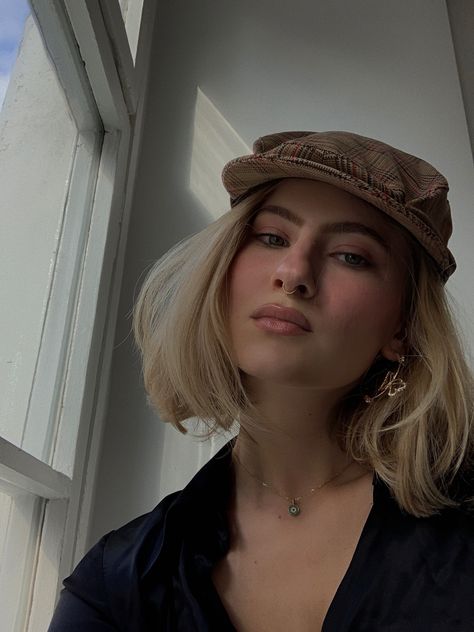 #me #ootd #fashion #cap #short #hair #blonde #piercing #septum #aesthetic #inspiration #icon Septum Piercing Blonde Hair, Classy Septum Piercing, Small Gold Septum Ring, Dainty Septum Piercing, Septum Aesthetic, Septum Piercing Aesthetic, Cap Short Hair, Small Septum Piercing, Gold Septum Piercing