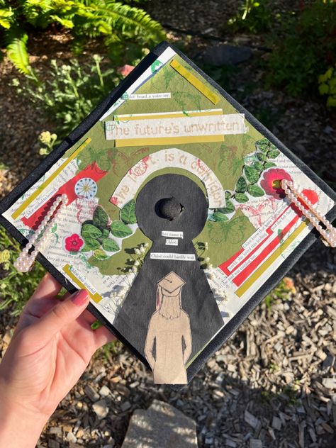 The Last Of Us Graduation Cap, Phoebe Bridgers Grad Cap, Green Graduation Cap, Cap Ideas, Senior Quotes, Phoebe Bridgers, Grad Cap, Graduation Cap, Love Her