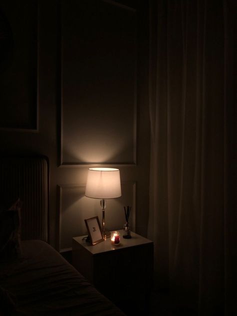 Apartment Lighting, Bedroom Photography, Lucky Wallpaper, Dark Bedroom, Bedroom Light, Bedroom Photos, Super Nails, Room Pictures, Hijab Fashion Inspiration