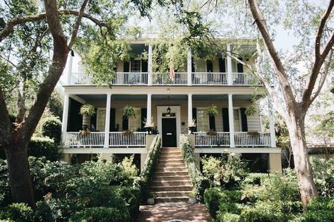 1847 Antebellum For Sale In Columbus Mississippi — Captivating Houses Brick Courtyard, Beams Living Room, Double House, Greenwich Connecticut, Heart Pine Flooring, Garden Tub, Mansions For Sale, Pine Floors, Neoclassical