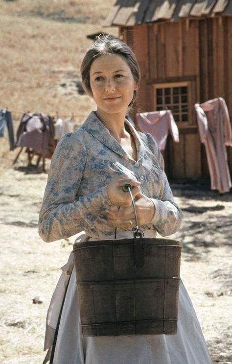 Caroline Ingalls, Prairie Aesthetic, Ingalls Family, Prairie House, Michael Landon, Walnut Grove, House Sketch, Laura Ingalls Wilder, Popular Tv Series