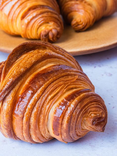 French Breads, Flaky Friends, Pastry Photography, Crossant Recipes, French Croissant, Homemade Croissants, Croissant Recipe, French Breakfast, Food Charlatan