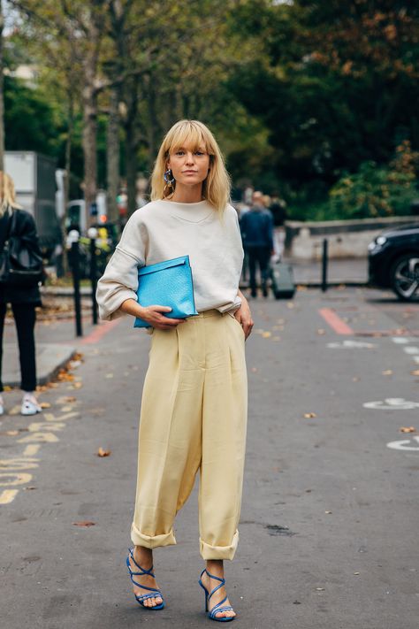 Look Zara, Haute Couture Paris, Cooler Style, Beige Outfit, Moda Paris, Spring Look, Vogue Australia, Looks Street Style, Spring Street Style