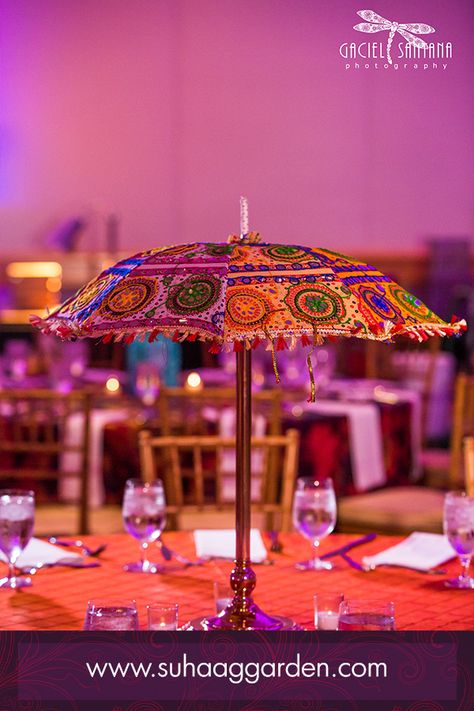 Mendhi Table Decoration, Sangeet Centerpieces Diy, Mendhi Centerpieces Table Settings, Mehndi Umbrella Decor, Mehendi Centerpieces, Sangeet Centerpieces, Rajasthani Theme, Indian Wedding Centerpieces, Night Table Decor