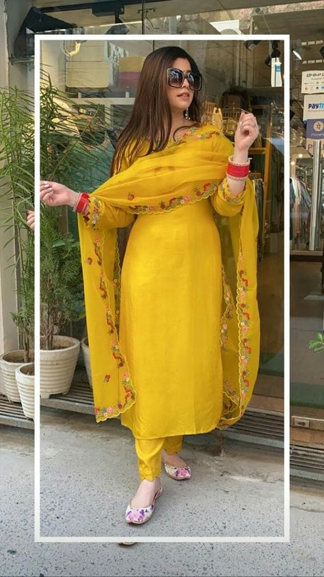 Mehendi Salwar Suits, Yellow Long Kurti Design, Kurti For Newly Married, Yellow Kurti For Women, Yellow Suit Designs Indian Style, Newly Married Suit Design, Newly Married Look Indian Suit, Yellow Punjabi Suit Party Wear, Kaprey Design