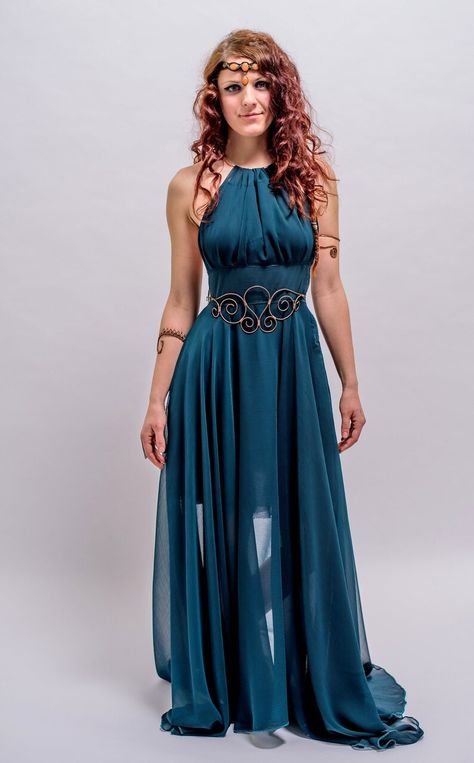 Roman Dress Goddesses, Asgardian Dress Goddesses, Roman Dress Ancient, Greek Mythology Clothing, Egyptian Dress Goddesses, Greek Mythology Outfits, Greek Goddess Cosplay, Asgardian Fashion, Ancient Greek Fashion