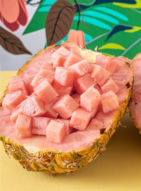 Pink pineapples are finally available for purchase Candied Pineapple, Growing Pineapple, Pineapple Gifts, Pink Pineapple, Fruit Box, Pineapple Upside, Pineapple Upside Down Cake, Pineapple Upside Down, Pink Foods