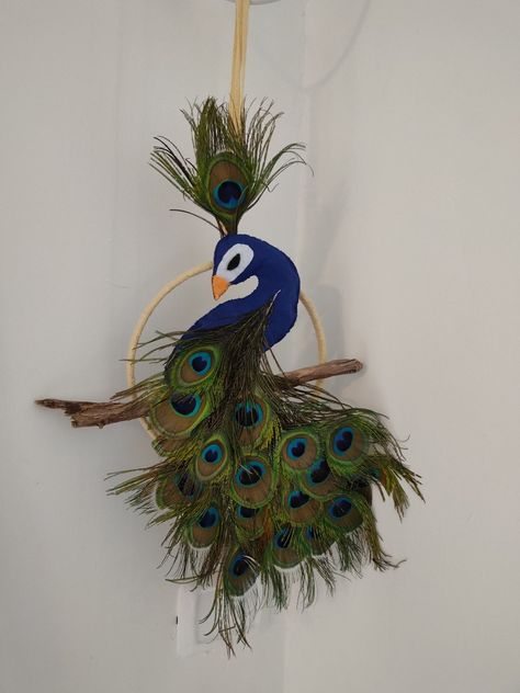 Peacock Decoration For Janmashtami, Peacock Theme Decoration Home Decor, Morpankh Decoration At Home, Mor Pankh Decoration Ideas, Peacock Feather Decor Ideas, Showpieces For Living Room, Peacock Feather Craft, Peacock Room Decor, Peacock Feather Decor