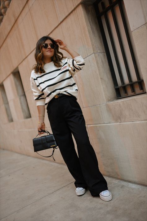 Trousers And Sneakers Outfit, Black Trousers Outfit Casual, Trousers With Sneakers, Winter Fashion Chic, Outfits Trousers, Trousers Outfit Casual, Black Trousers Outfit, Wide Leg Trousers Outfit, Women's Winter Fashion