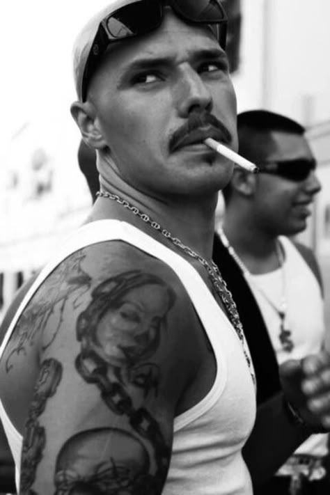 CHOLOS N' CHOLAS Chicano Love, Chola Style, Gang Culture, Estilo Cholo, Cholo Style, Chicana Style, Cholo Art, Brown Pride, Latino Men