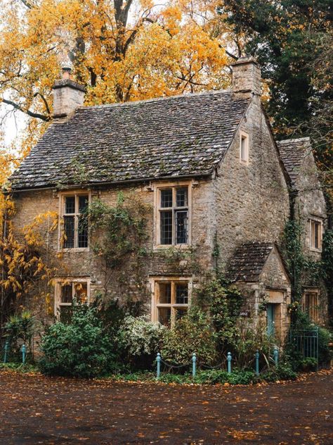 English Farmhouse, English Country Cottage, Cottage Aesthetic, Ivy House, Cottage Exterior, Old Cottage, Dream Cottage, Countryside House, Stone Cottage