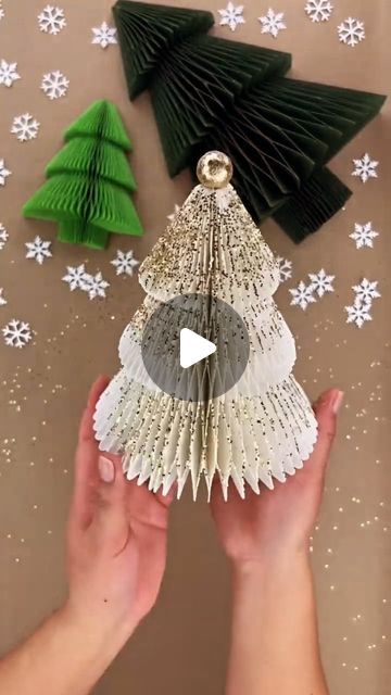 Honeycomb Christmas Tree, Diy Paper Christmas Tree, Paper Flower Art, Porch Christmas Decor, Front Porch Christmas, Porch Christmas, Easter Eggs Diy, Diy Pots, Handcrafted Decor