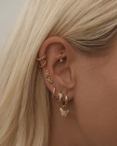 S-kin Studio Jewelry on Instagram: “A stack not for the faint hearted 😜 @karissasparke styles our Mix & Match hoops with our Bee curve stud as a climber & finish off with Mina…” Gold Inspiration, Studio Jewelry, Body Jewelry Piercing, Ear Stack, Cool Gifts For Women, Cartilage Piercing, Cartilage Earrings, Women Trends, Jewelry Inspo