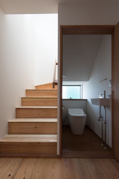 Design Under The Stairs, Understairs Toilet, تحت الدرج, Bathroom Under Stairs, Bathrooms Design, Small Toilet Room, Small Bathroom Interior, Under The Stairs, Stairs Design Modern