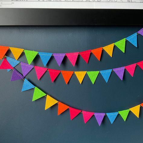 Colourful Decorations Party, Birthday Decoration Rainbow, Triangle Decor, Rainbow Birthday Decorations, Homemade Party Decorations, Colorful Party Decorations, Festival Tent, Triangle Bunting, Handmade Bunting