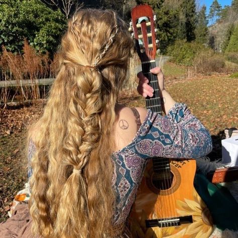 Hippie Girl Aesthetic, Fabulous Aesthetic, Hair Styles For Ladies, Hippie Hairstyles, Hippie Braids, Hippie Aesthetic, Hippie Hair, Phoebe Buffay, Fulani Braids