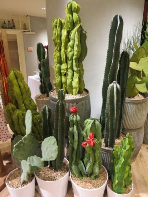 Faux cactus and succulent projects and ideas to decorate your home 13 Monumental Vbs, Kaktus Dan Sukulen, Artificial Cactus, Cactus Craft, Trip The Light Fantastic, Faux Cactus, Felt Succulents, Cactus Planta, Cactus Diy