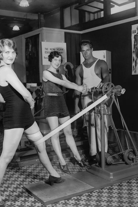 1930 - The Cut Exercise Photos, Vintage Exercise, Vintage Workout, Charles Atlas, Core Exercises For Women, Vintage Fitness, Vintage Gym, Random Vintage, Good Day Song