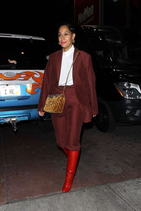 Tracee Ellis Ross Outfits, Style Red Boots, Red Boot Outfit Ideas, Red Shoes Outfits For Women, Red Boot Outfit, Red Knee High Boots Outfit, Streetstyle Accessories, Fashionable Celebrities, Red Boots Outfit