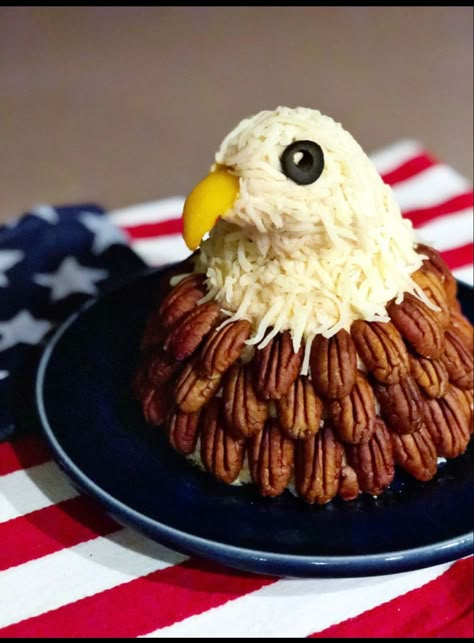 Eagle Cheese Ball, 4th July Food, Patriotic Food, Patriotic Desserts, 4th Of July Desserts, Fourth Of July Food, 4th Of July Celebration, Party Food Appetizers, Food Crafts