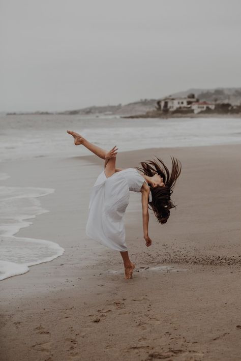 Beach Dance Photography, Dance Photo Poses, Dance Picture Ideas, Man On The Beach, Dance Senior Pictures, Dance Photo Ideas, Dance Pic, Beach Dance, Dancer Poster