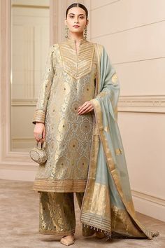 Banarsi Suit Design Indian Style, Banarsi Suit Design, Brocade Kurta, Punjabi Dress Design, Kurta Set For Women, Punjabi Outfits, Fancy Dresses Long, Kurti Neck Designs, Tarun Tahiliani