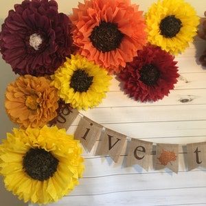 Sunflower Backdrop, Sunflower Birthday Parties, Fall Backdrops, Autumn Weddings, Paper Sunflowers, Red Sunflowers, Autumn Paper, Fall Thanksgiving Decor, Fall Events