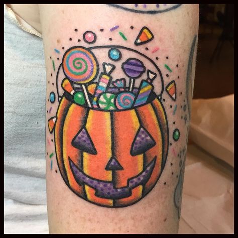 🎃 Halloween everyday 🍭 #jennifertroktattoos #halloween #candy #jackolantern #tattoo #halloweentattoo #candytattoo #jackolanterntattoo… Halloween Tattoos Ideas, Cute Halloween Tattoos, Candy Tattoo, Pumpkin Tattoo, Witch Tattoo, Scary Tattoos, Theme Tattoo, Kawaii Tattoo, Spooky Tattoos