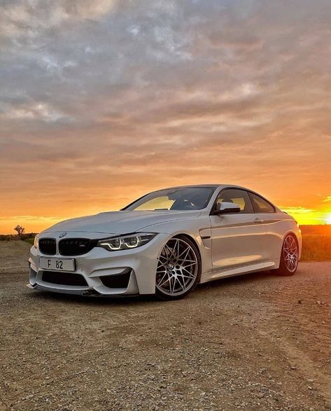 Aesthetic Car Accessories, Bmw White, Bmw Sports Car, Tokyo Drift Cars, Hd Photography, Serie Bmw, Dream Cars Bmw, Bmw Sport, Tokyo Drift