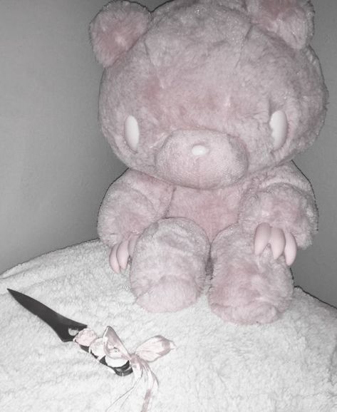 Gloomy Bear Aesthetic, Destiny Core, Halloween Pfps, Bear Aesthetic, Pink Goth, Gloomy Bear, Jirai Kei, Kawaii Toys, Kawaii Goth