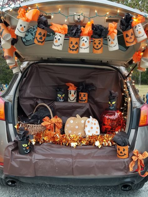 Halloween Town Trunk Or Treat, Trunk Or Treat Ideas For Suv Easy, Trunk Or Treat Ideas For Van, Trunk Decorating Ideas, Fall Trunk Or Treat, School Trunk Or Treat, Trunk Or Treat Decorating Ideas, Trunk Or Treat Halloween, Halloween Car Decorations