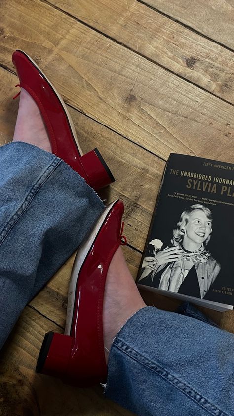 #repetto #balletflats #flats #bookclub #ballerinas #balletaesthetic #red #redshoes #maryjanes #redaesthetic #redballetflats #cherry #cherryred #autumn #sylviaplath #book #literature #bookclub Repetto Camille, Red Ballerina Flats, Repetto Ballet Flats, Red Ballerinas, Shades Of Maroon, Red Ballet Flats, Ballerina Outfit, Red Flats, Bow Flats