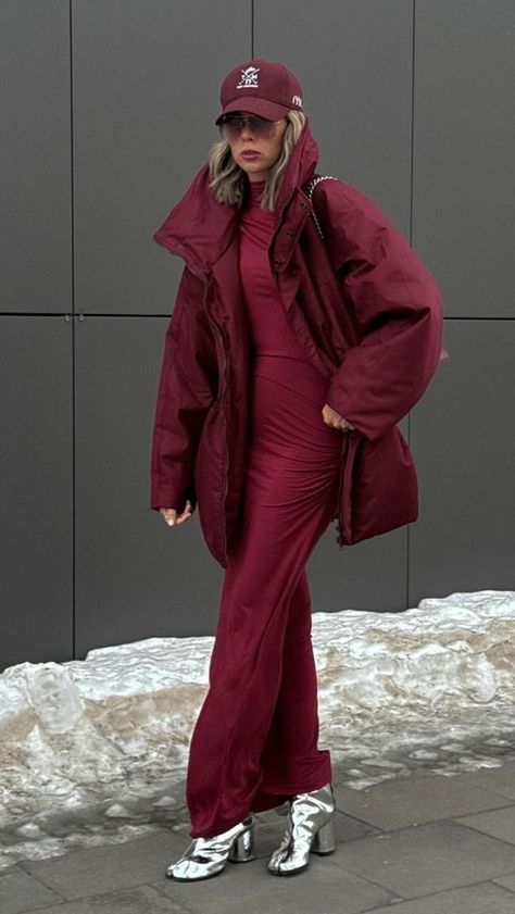 Red Monochromatic Outfit, Maroon Outfit, Monochromatic Fashion, Burgundy Outfit, Trendy Outfit Ideas, Monochromatic Outfit, Effortless Outfit, Monochrome Fashion, Fall Outfit Ideas