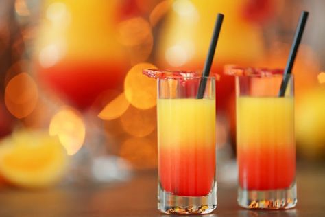 ▷ Best Tequila Sunset: The Sunny Drink | Altos Tequila Tequila Sunset Recipe, 80s Cocktails, Tequila Sunset, Tequila Sunrise Cocktail, Coconut Liqueur, Alcohol Free Cocktails, Back To The 80s, Best Tequila, Best Alcohol