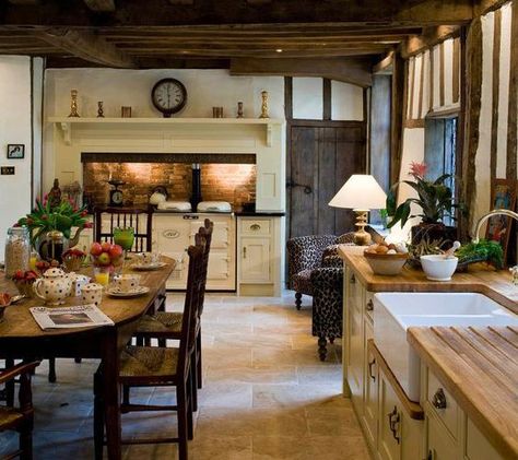 Modern Country Style: Top Ten Agas In STUNNING Kitchens Model Dapur, Casa Country, Country Cottage Decor, Cottage Kitchens, Kitchen And Dining Room, Cottage Interiors, English Country House, Country House Decor, Cottage Kitchen