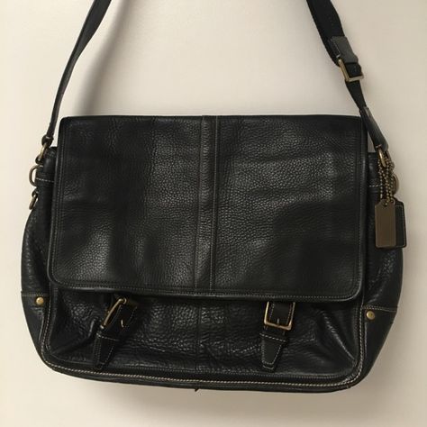 Coach business bag Black Purse Aesthetic, Messenger Bag Aesthetic, Purse Aesthetic, Coach Messenger Bag, Leather Business Bag, Vintage Style Bag, Aesthetic Bags, Bags Aesthetic, Body Inspiration