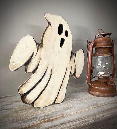 Wood Ghost Painting, Wooden Ghost Painting Ideas, Wood Halloween Crafts, Mantle Wood, Wood Ghost, Wooden Ghost, Wooden Fox, Halloween Mantle, Halloween Ghost Decorations