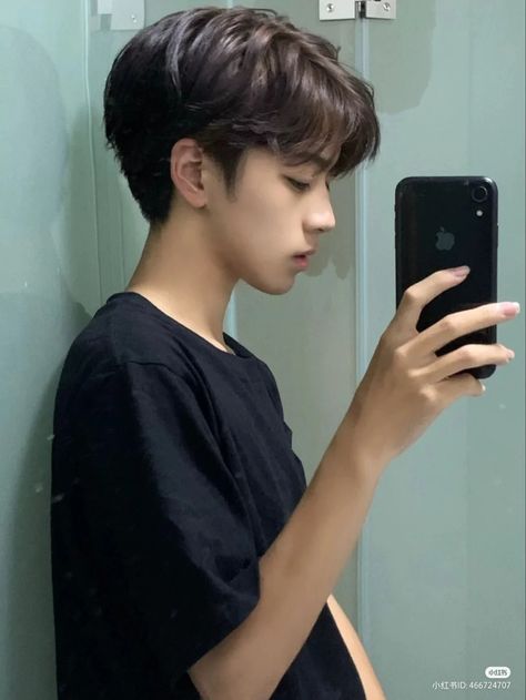 (xiaohongshu app) Overgrown 2 Block Haircut, Taper X Two Block, Short Hair Boyish, Short Boyish Hair, Scaramouche Haircut, Asian Hair Inspo, Boyish Haircut, Asian Boy Haircuts, Tomboy Haircut