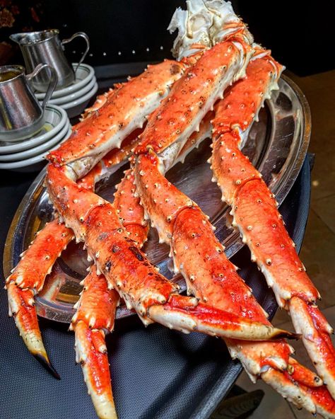 2024 Photoshoot, Alaskan King Crab, 80s Summer, King Crab Legs, Mermaid Design, Food Mood, King Crab, Seafood Boil, Tray Ideas