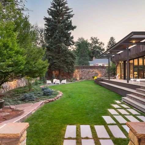 75 Mid-Century Modern Landscaping Ideas You'll Love - July, 2024 | Houzz Mid Century Modern Ranch Landscaping, Mid Century Modern Florida Landscaping, Pnw Landscape Design, Mid Century Landscaping Front Yard, Midcentury Landscaping, Mid Century Backyard, Mid Century Modern Backyard, Mid Century Modern Landscape, Mid Century Modern Landscaping