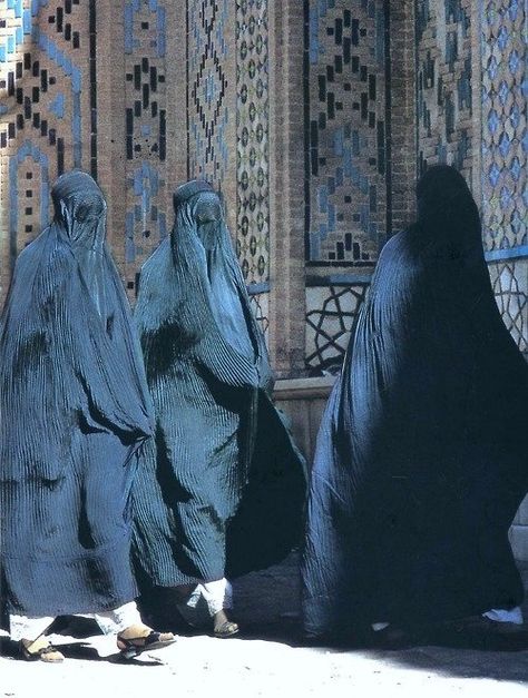 Afghanistan Kabul, Eve Arnold, Bene Gesserit, Muslim Culture, Frank Herbert, Central Asia, Niqab, Color Textures, Historical Fashion