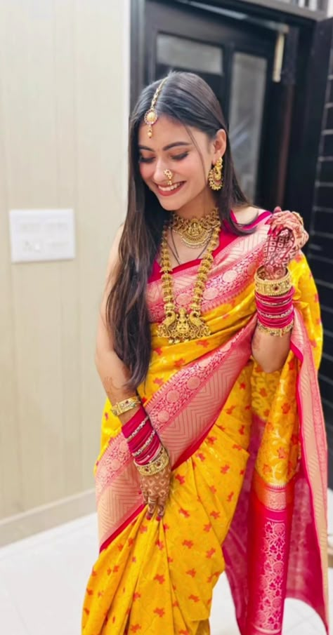 Married Women In Saree, Newly Wed Indian Bride Look In Saree, Teej Photoshoot, Newly Married Saree Look, Yellow Saree Look, Saree Look Ideas, Wedding Web, Indian Dresses For Women, Indian Bridesmaid Dresses