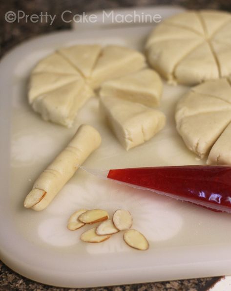 Recipe/Tutorial: Bride of Betelgeuse Severed Finger Cookies, inspired by Beetlejuice | Pretty Cake Machine Severed Finger Cookies, Beetlejuice Food, Vanilla Cookie Recipe, Beetlejuice Party, Severed Finger, Gold Food Coloring, Juice Party, Halloween Charcuterie, Finger Cookies