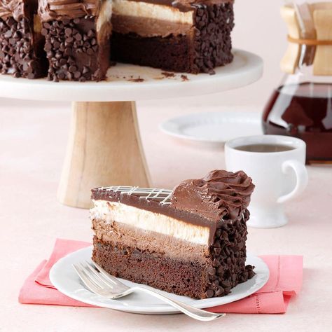 Copycat Olive Garden Black Tie Chocolate Mousse Cake Black Tie Mousse Cake, Chocolate Mousse Cake Recipe, Copycat Olive Garden, Mousse Cake Recipe, Fun Thanksgiving Desserts, White Chocolate Mousse, Cocoa Recipes, Baking Cocoa, Chocolate Cheese