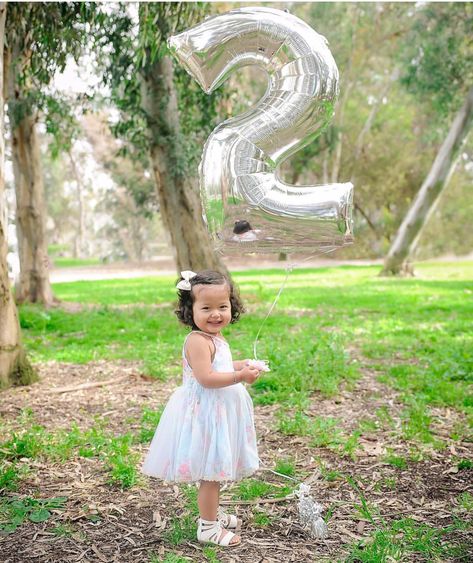 Cute birthday picture 2nd Photo Shoot Ideas, 2 Year Birthday Photoshoot, 2nd Birthday Photo Shoot Ideas, 2nd Birthday Photoshoot, Second Birthday Photos, 2nd Birthday Pictures, Outside Birthday, Flying Balloons, 2nd Birthday Photos